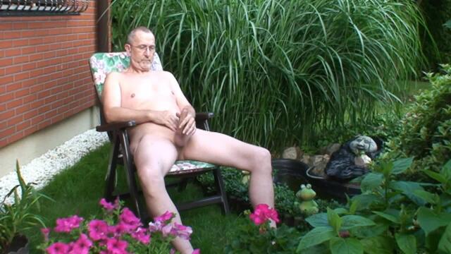 LETSDOEIT - Blonde MILF Tries To Be Nude In The Garden